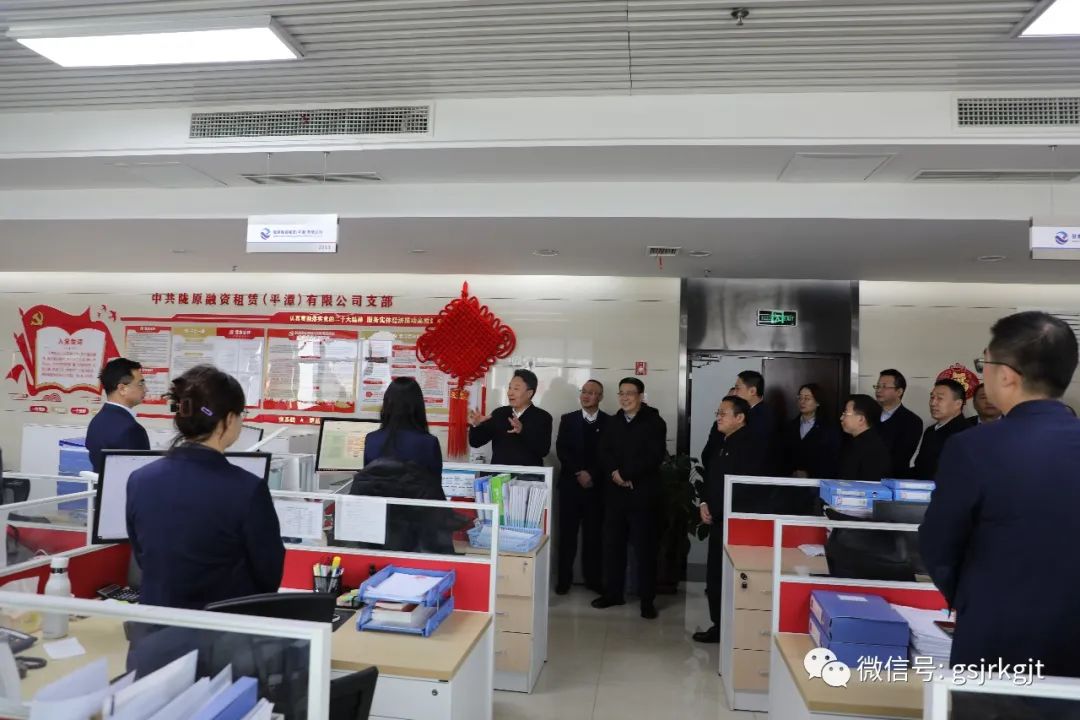 U8在线注册领导班子成员看望慰问干部员工